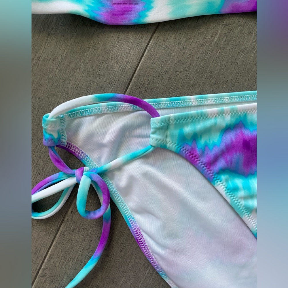 VICTORIA’S SECRET - Large/Medium Vibrant Tie-Dye Bikini - Picture 3 of 6